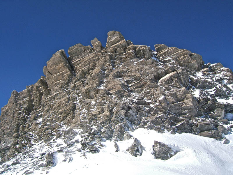 #5 Dents de Maniglia : Dents de Maniglia avec escalade, ne pas passer tout droit comme j Dents de Maniglia : Dents de Maniglia avec escalade, ne pas passer tout droit comme j'ai voulu faire (il m'a fallu faire demi tour cause trop de glace au milieu des cailloux) et préférer un passage oblique plus vers le Sud que j'ai remarqué après cou