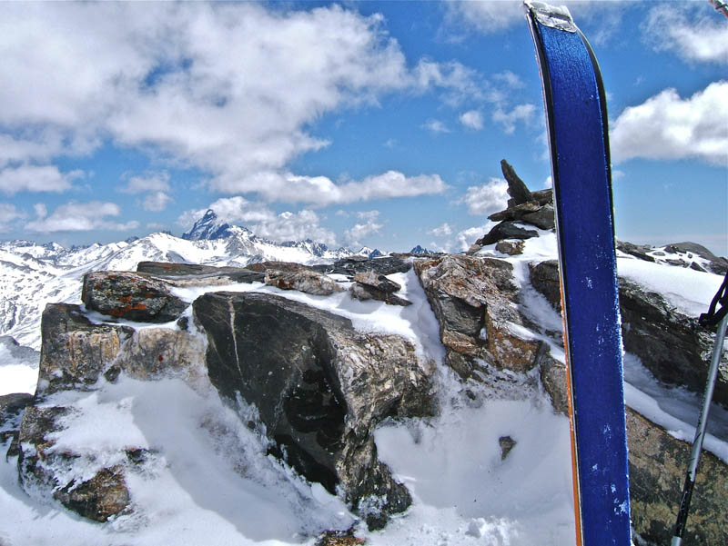 #10 Dents de Maniglia : Cime de l Dents de Maniglia : Cime de l'Autaret avec le Viso.