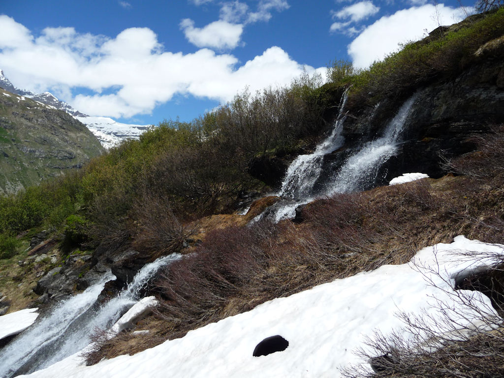 #24 Beaucoup d Beaucoup d'eau. : Le bas de l'itinéraire ne sera bientôt plus praticable à ski.