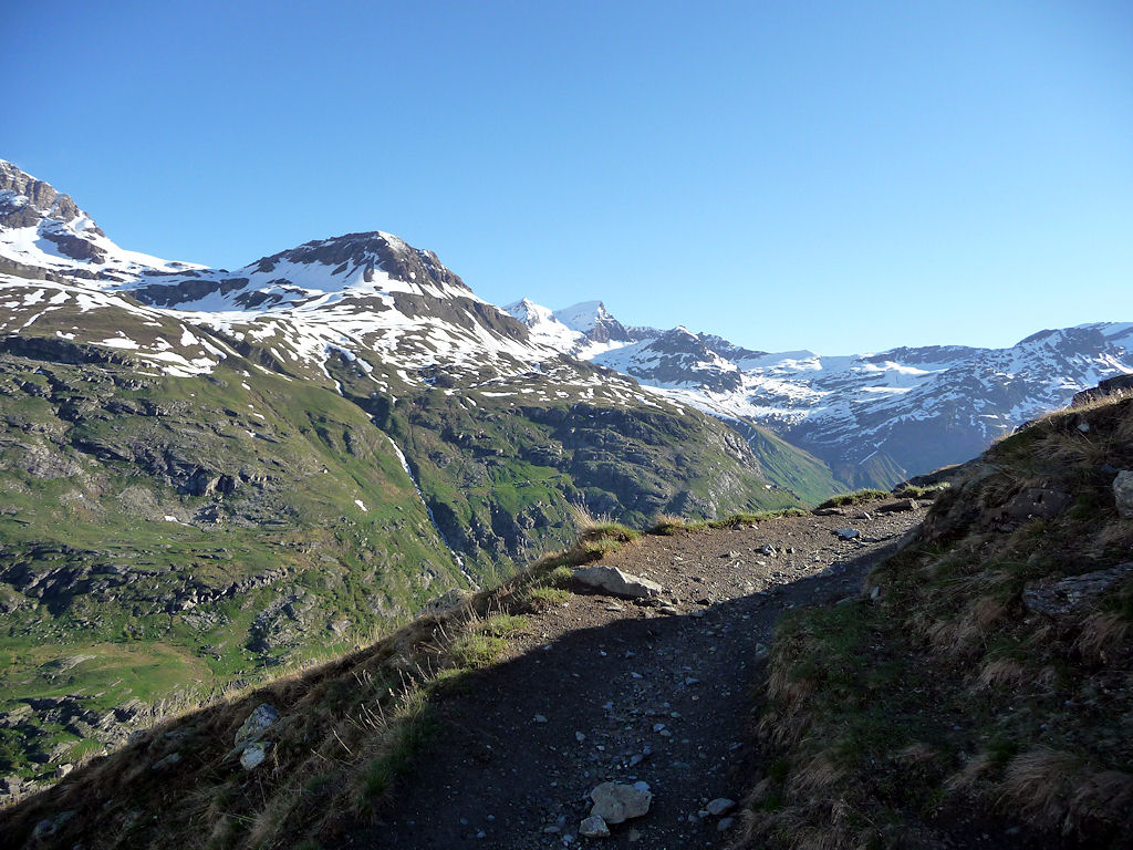 #1 Montée sur le chemin : Plus efficace qu Montée sur le chemin : Plus efficace qu'à ski car on évite de nombreuses conversions sur des langues de neige raides et étroites