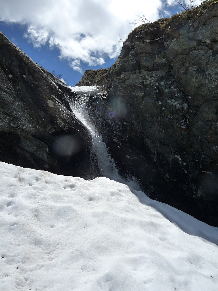#21 Déchaussage nécessaire : Un seul déchaussage pour éviter cette cascade sur le ruisseau du Picherse. Déchaussage nécessaire : Un seul déchaussage pour éviter cette cascade sur le ruisseau du Picherse.