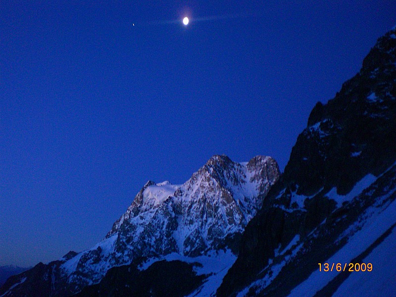 #1 Pelvoux : Après le clair de lune, voilà le jour qui pointe Pelvoux : Après le clair de lune, voilà le jour qui pointe