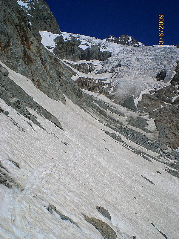 #18 rive doite et bas du glacier : Fin de l rive doite et bas du glacier : Fin de l'itinéraire skiable
