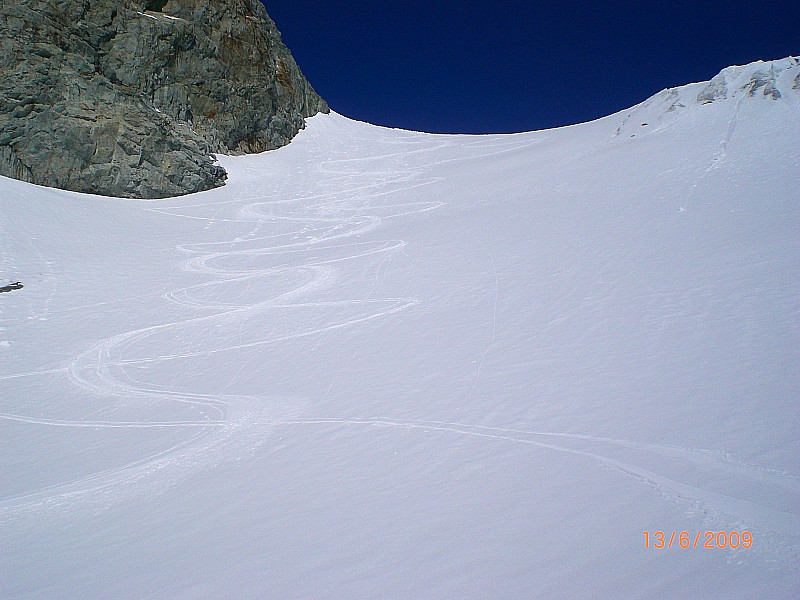 Passage rive droite : Neige transformée encore skiable.