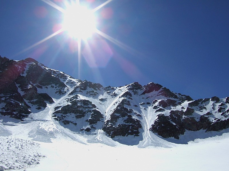 #1 couloir d couloir d'Hanibal : le bas du couloir d'Hannibal est à gauche . Il a été balayé par des purges. En plus il y aune rimaye