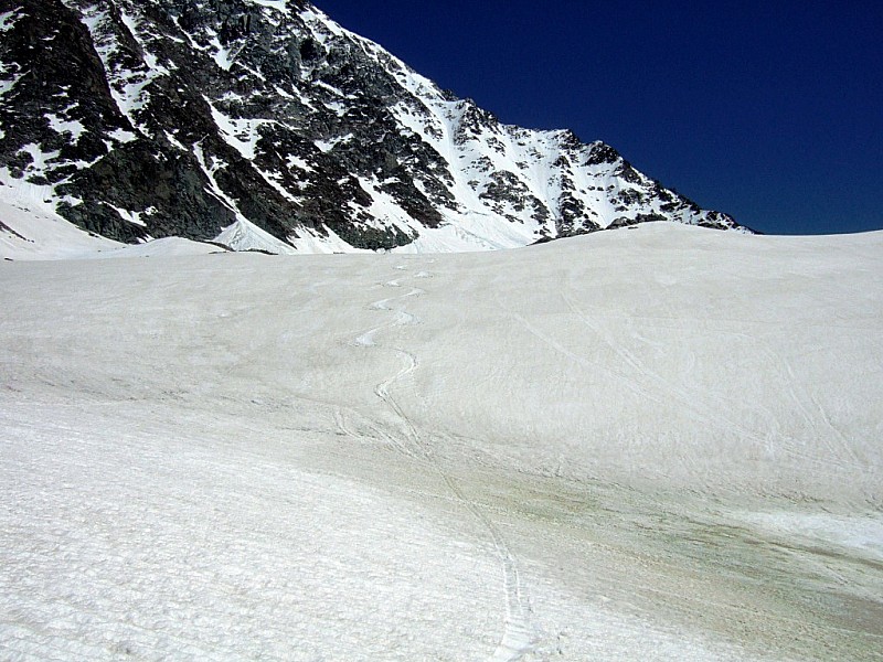 #11 couloir Central : au dessous du couloir, bon ski sur la neige de névé couloir Central : au dessous du couloir, bon ski sur la neige de névé
