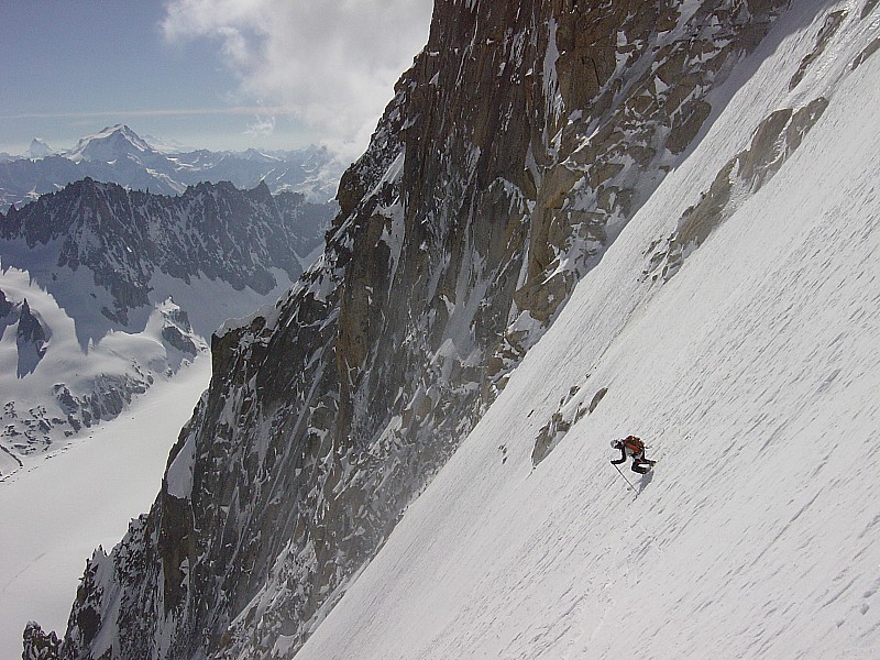 #4 Sans penchage : La neige est parfaite, alors c Sans penchage : La neige est parfaite, alors c'est plutôt courbes glissées que le traditionnel virage sauté