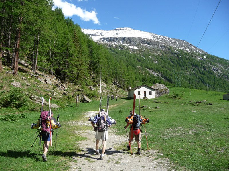 Top départ : C'est parti pour 900m de portage !