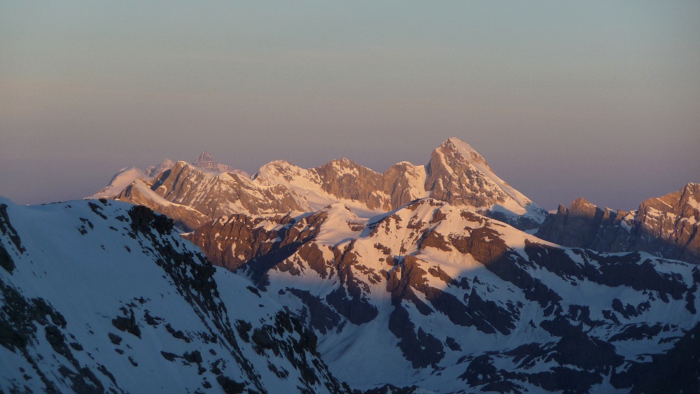 Chaîne frontière : Lever de soleil sur la Tsantelena