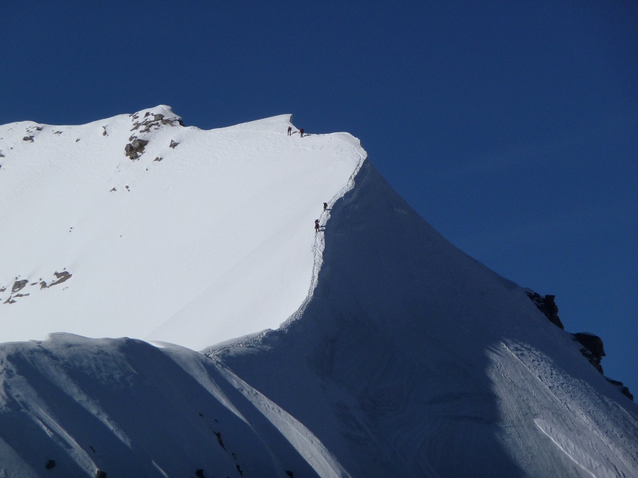 Grand Paradis : Contrastes entre les faces Est et Ouest du Grand Paradis