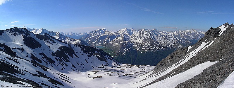#5 Vue du col du Grand Vallon : Col et lac du Mont Cenis, Petit Mont Cenis, Dents d Vue du col du Grand Vallon : Col et lac du Mont Cenis, Petit Mont Cenis, Dents d'Ambin, Aiguille de Scolette (à droite), Alpes Italiennes, Mont Cenis et Pointe de Ronce qui dépassent à gauche...