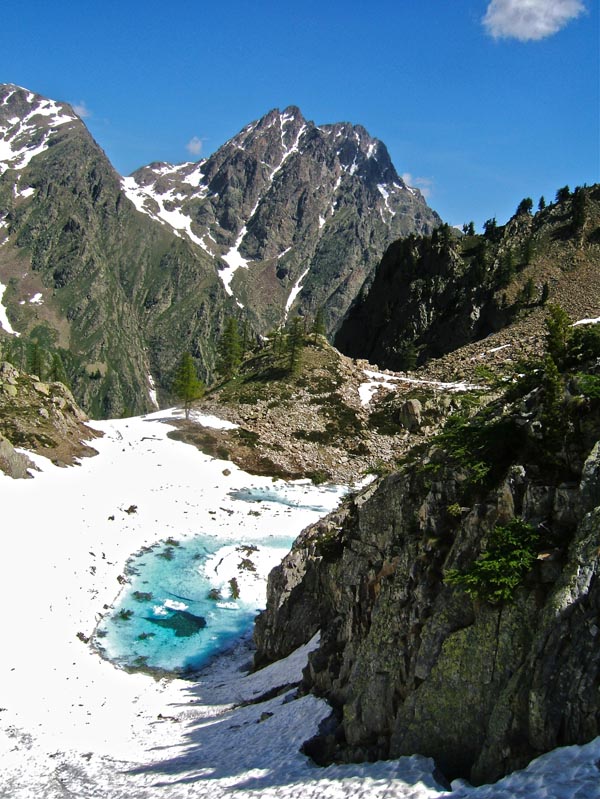 #16 Valcuca et Valasco : Lac de Valcuca, joyau de la nature, dominé par le Matto.
La photo ne rend les couleurs et ne permet pas de se rendre compte de l Valcuca et Valasco : Lac de Valcuca, joyau de la nature, dominé par le Matto.
La photo ne rend les couleurs et ne permet pas de se rendre compte de l'émotion que l'on éprouve, dommage. Il faut y aller pour s'en rendre compte.