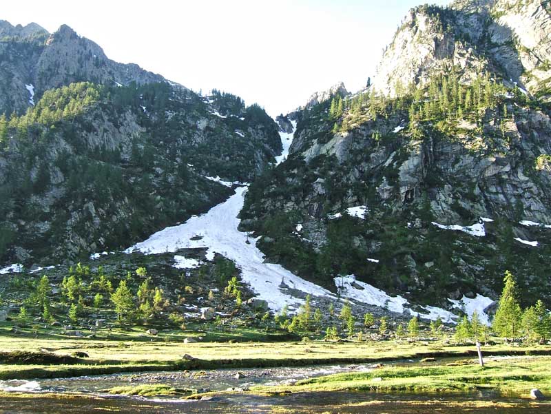 #2 Valcuca et Valasco : Couloir de descente de Valcuca que j Valcuca et Valasco : Couloir de descente de Valcuca que j'ai repéré depuis plusieurs années, ne sachant pas que j'allais le descendre ce jour.