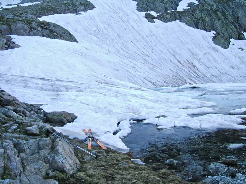 #4 GELAS : Le lac Cabret après 2 petits déchaussages. GELAS : Le lac Cabret après 2 petits déchaussages.