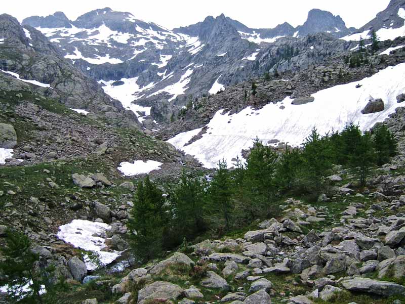 GELAS : Vallon de Cabret. On chausse au milieu de celui ci juste avant le Gros bloc où l'on peut passer à droite ou à gauche pour les habitués.