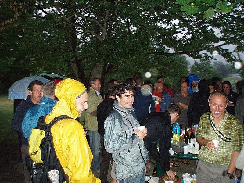 Pluie : Première pissée de la soirée...