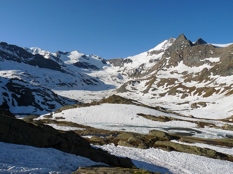 #1 Cirque des Evettes : Arrivée à 2500m, on découvre l Cirque des Evettes : Arrivée à 2500m, on découvre l'ampleur de cirque, et la distance vers l'obj. initial...