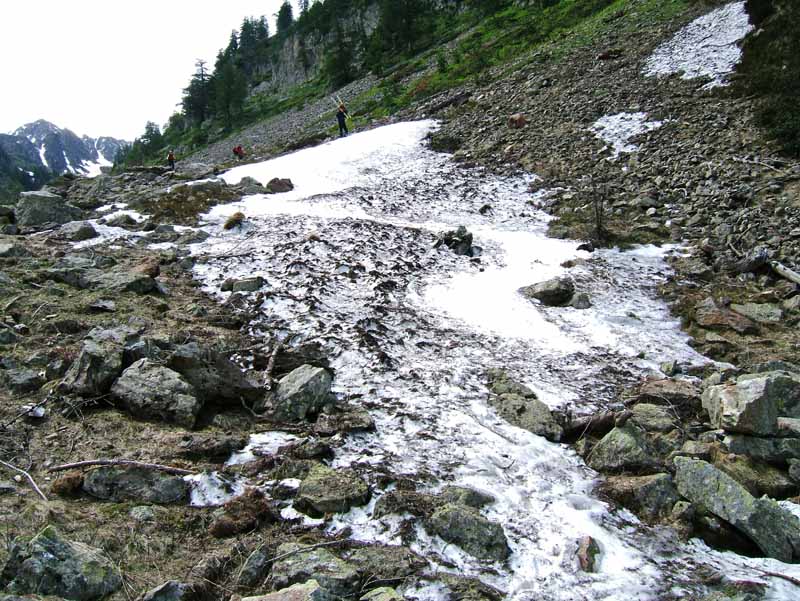 #14 Gias dei Laghi : Tout à une fin et les derniers virages nous amène à 1650m.
Superbe journée, on en voudrai encore et encore. Gias dei Laghi : Tout à une fin et les derniers virages nous amène à 1650m.
Superbe journée, on en voudrai encore et encore.