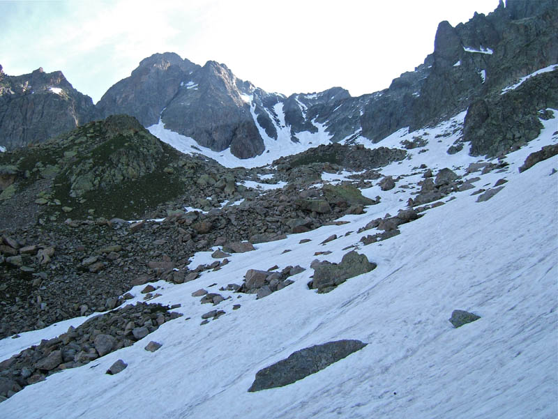 #15 IL BAUS/GHILIÉ : Argentera et le couloir de Passo dei Detriti de sous le refuge de Rémondino. IL BAUS/GHILIÉ : Argentera et le couloir de Passo dei Detriti de sous le refuge de Rémondino.