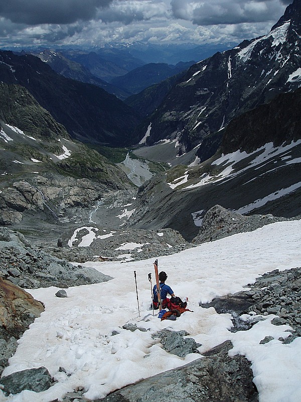 #9 Tranquille : Dernieres langues de neiges avant de rejoindre le sentier, tres tres frequente en cette saison Tranquille : Dernieres langues de neiges avant de rejoindre le sentier, tres tres frequente en cette saison