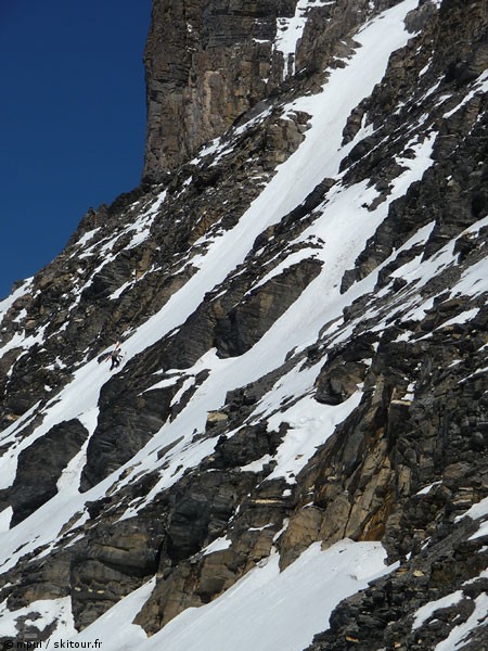 #8 Couloir de droite : Déjà un peu tard pour la montée (9h30) Photo Isa Couloir de droite : Déjà un peu tard pour la montée (9h30) Photo Isa