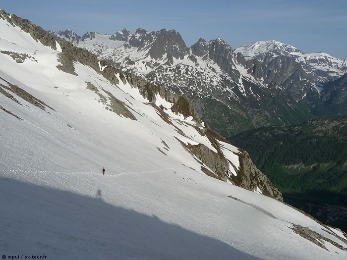 #9 Névés inférieurs : Longue diagonale pour trouver le glacier Névés inférieurs : Longue diagonale pour trouver le glacier