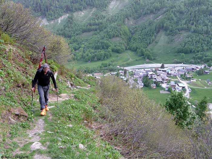 #10 Portage : Sous les bouffées de vent du sud, chaude fut la montée Portage : Sous les bouffées de vent du sud, chaude fut la montée