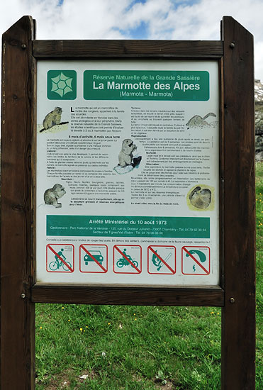 #14 Réserve naturelle : Camping toléré uniquement à l Réserve naturelle : Camping toléré uniquement à l'emplacement réservé (près du parking) et vtt uniquement sur la route d'accès au barrage suivant