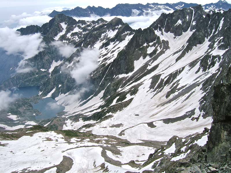 #2 Ghilié : Lac de Chiotas et l Ghilié : Lac de Chiotas et l'Agnel avec son fameux couloir.