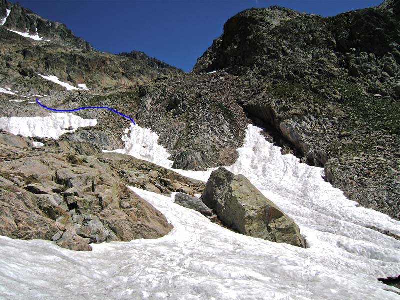 #12 Ghilié : Le passage déneigé entre 2400l et 2500m long d Ghilié : Le passage déneigé entre 2400l et 2500m long d'une vingtaine de m.