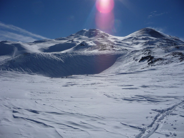 Les 2 volcans : Vue des 2 volcans : à gauche le Chillan Nuevo (3186m) et à droite le Chillan Viejo (3122m).