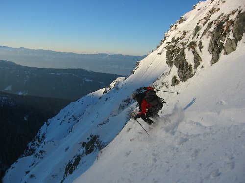 #4 cedric : cédric en action dans la descente du Pertuis, le soleil va se coucher dans pas longtemps sur la charteuse... cedric : cédric en action dans la descente du Pertuis, le soleil va se coucher dans pas longtemps sur la charteuse...