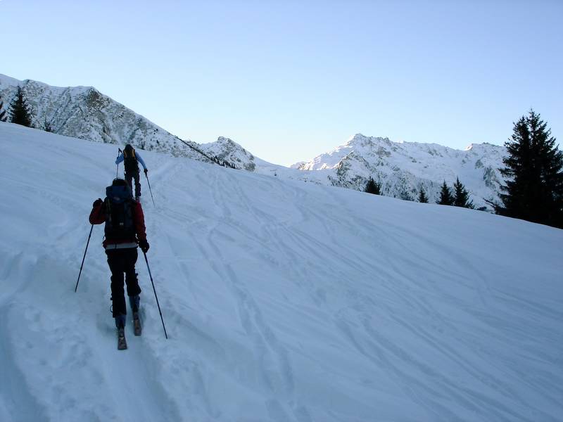 #1 premier chalet : arrivée à la clairère du premier chalet de la petite valoire, beau temps en perspective premier chalet : arrivée à la clairère du premier chalet de la petite valoire, beau temps en perspective