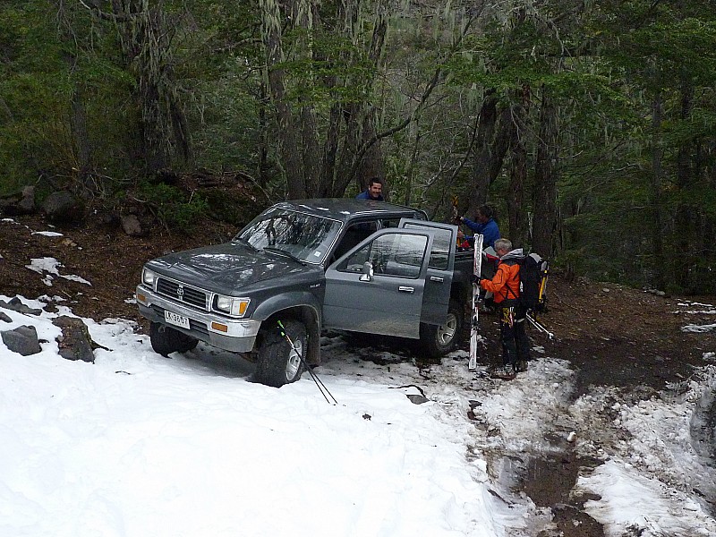 #17 Arrivée : Arrivée au 4X4 de Pédro (rencontré en cours d Arrivée : Arrivée au 4X4 de Pédro (rencontré en cours d'ascension) qui nous ramenera au départ à Termas de Chillan.