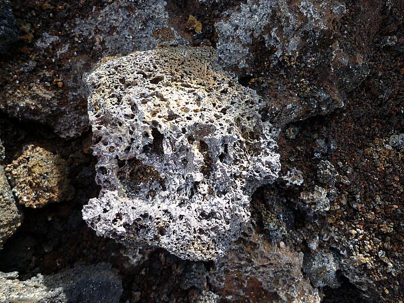 #7 Lave : Un échantillon de lave. Lave : Un échantillon de lave.