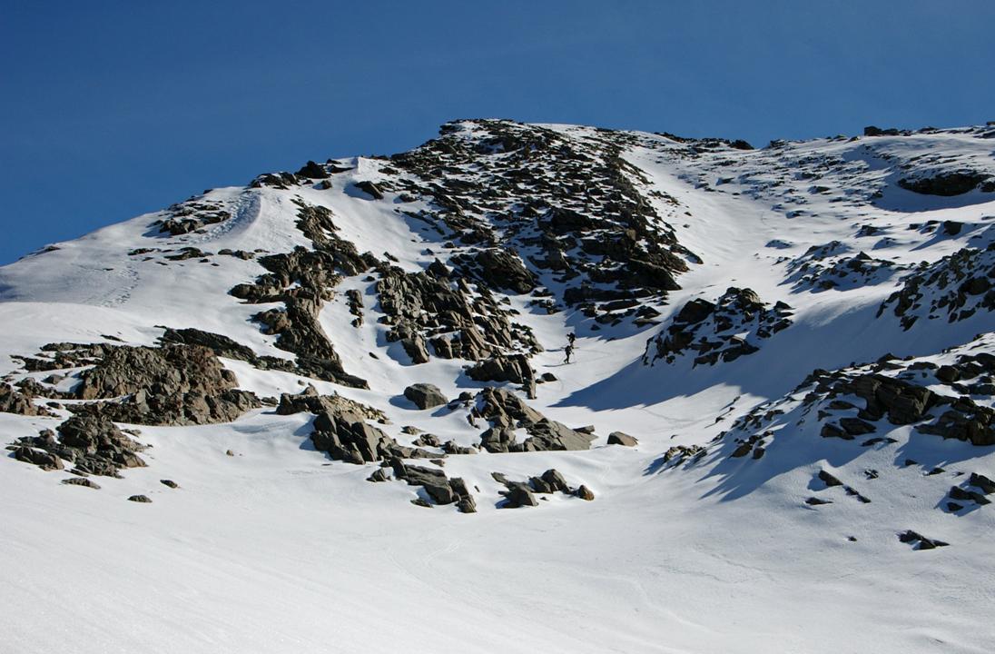 #7 Remontée du canal sommital : Sancy & Foi-Foi tracent dans le canal sommital. Ici, tout est calme et volupté. Remontée du canal sommital : Sancy & Foi-Foi tracent dans le canal sommital. Ici, tout est calme et volupté.