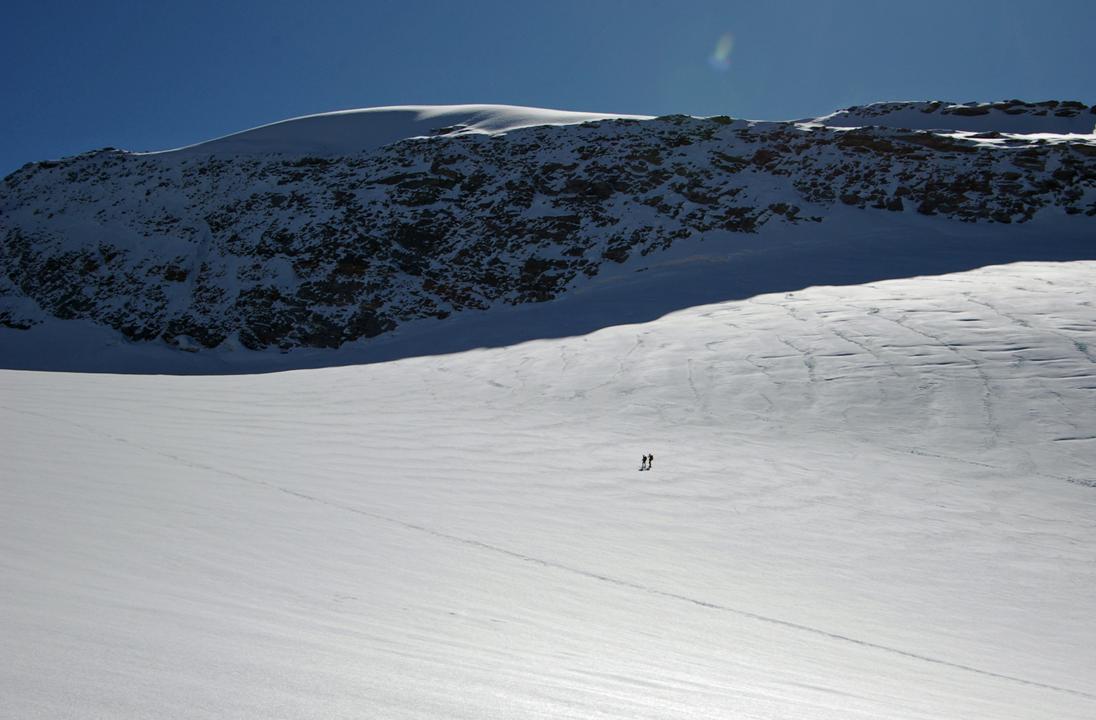 #4 Montée sous Francesetti : conférence Sancy / Foi-Foi qui marchent de concert sous la FN le la Pointe Francesetti... à dépasser plein EST en direction de la Cîme Monfret Montée sous Francesetti : conférence Sancy / Foi-Foi qui marchent de concert sous la FN le la Pointe Francesetti... à dépasser plein EST en direction de la Cîme Monfret