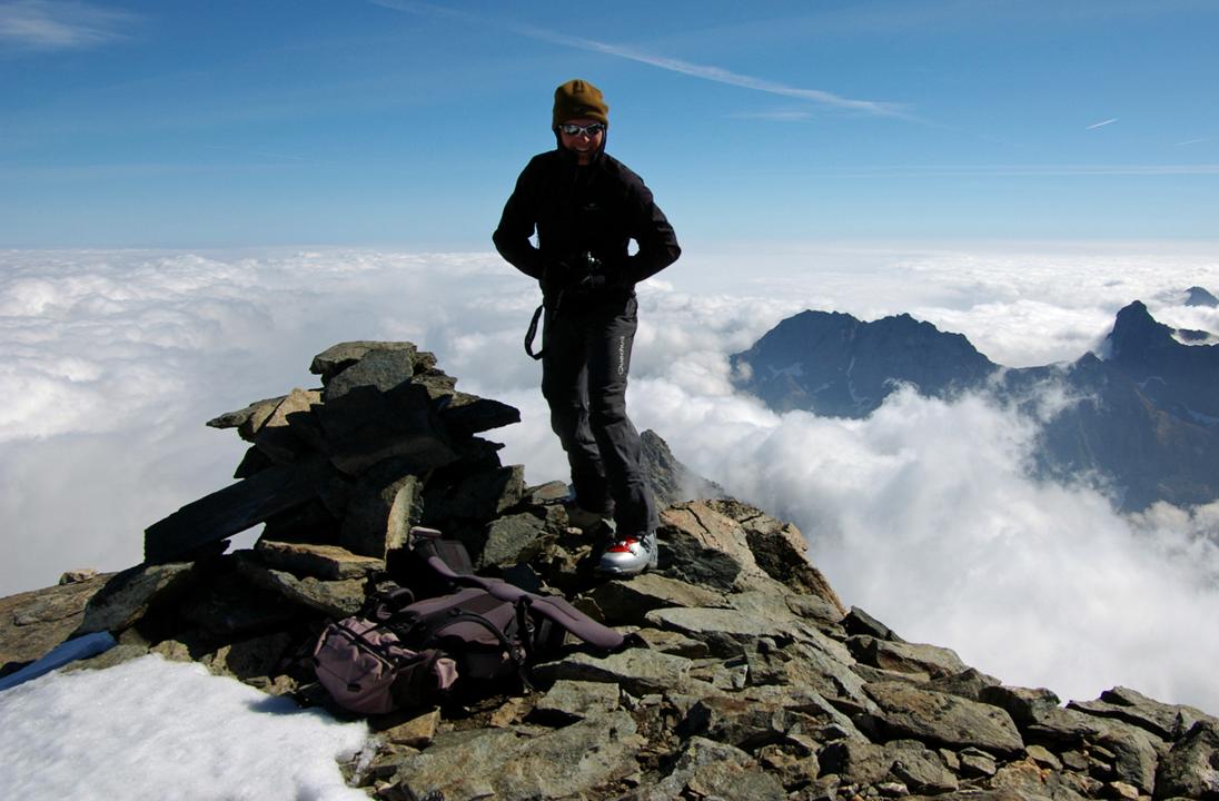 #8 Cime Monfret : Foi-Foi se découpe sur le Piémont embrumé. Cime Monfret : Foi-Foi se découpe sur le Piémont embrumé.