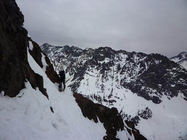 #2 Montée : On traverse l Montée : On traverse l'éperon pour remonter le couloir de sortie. Le temps est toujours aussi magnifique..