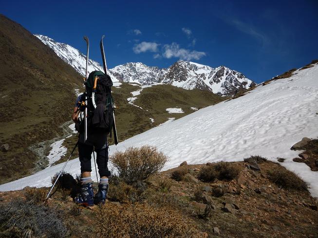 #1 Montée au camp : Jib, chargé comme une mule devant les grands du Cordón del Plata Montée au camp : Jib, chargé comme une mule devant les grands du Cordón del Plata