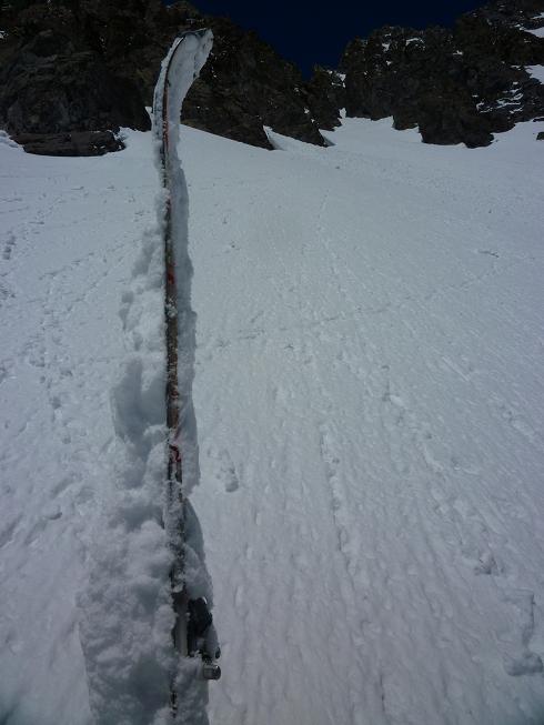 #3 Montée : On remonte quasiment tout le couloir a peaux, avec nos bottes de 7 lieues euh, 7 tonnes... Montée : On remonte quasiment tout le couloir a peaux, avec nos bottes de 7 lieues euh, 7 tonnes...
