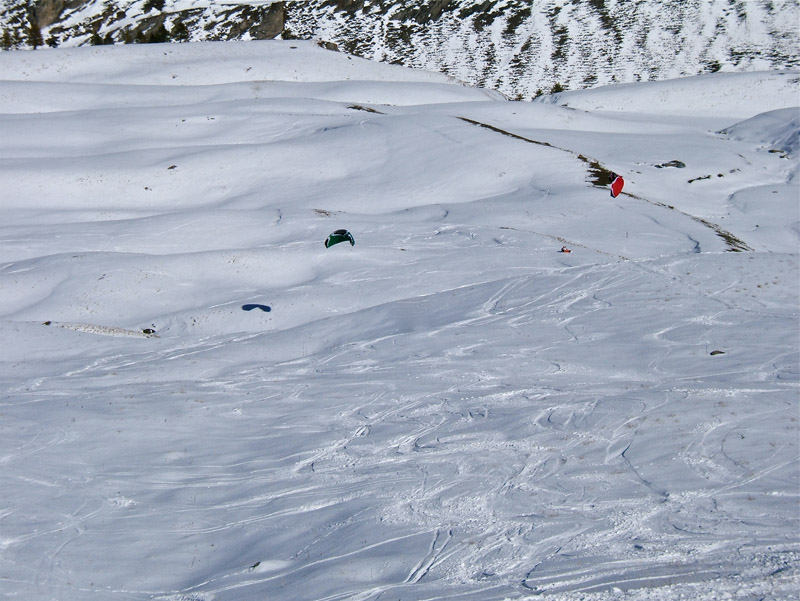 ENCLAUSE : A la seconde remontée j'ai croisé des snow avec parapente, celà doit être génial!