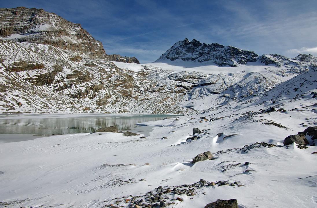 #1 Le Col Perdu en ligne de mire : Arrivée vers 10 heures au Lac des Sources Inférieures. Le cirque des Sources de l Le Col Perdu en ligne de mire : Arrivée vers 10 heures au Lac des Sources Inférieures. Le cirque des Sources de l'Arc et des Levanna se découvre.