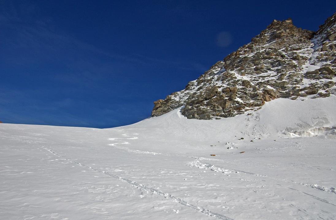 #7 Poudreuse compactée : Neige agréable, dans la lumière de l Poudreuse compactée : Neige agréable, dans la lumière de l'après-midi.