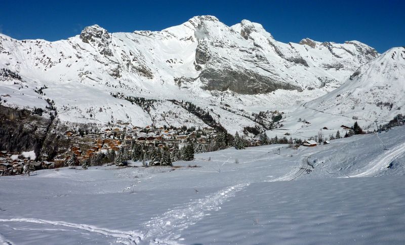 #3 C C'est beau chez nous ! : Vue sur le Chinaillon et de gauche à droite, le Buclon, Le Jallouvre, Pointe Blanche et les Pointes du Midi.