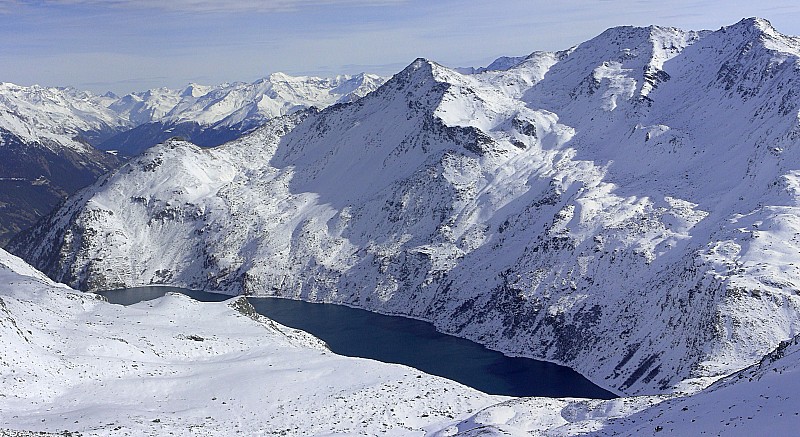 #6 Bissorte : Belle vue sur Bissorte en arrivant au col... beau contraste entre le bleu vert foncé du lac et la neige autour... on dirait presque un fjord (avec un pti peu d Bissorte : Belle vue sur Bissorte en arrivant au col... beau contraste entre le bleu vert foncé du lac et la neige autour... on dirait presque un fjord (avec un pti peu d'imagination)
