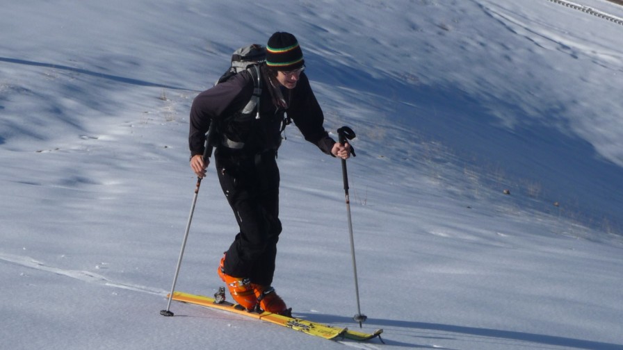#2 Kevin : montée sur les cotés pour éviter la piste dure le matin Kevin : montée sur les cotés pour éviter la piste dure le matin