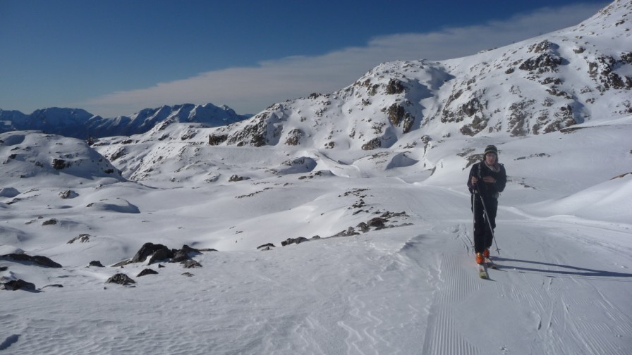 #3 Le fond du vallon : Bientot la fin de la piste avant la poudre Le fond du vallon : Bientot la fin de la piste avant la poudre