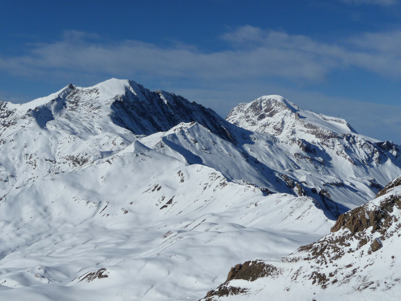 A l'ouest : Pointe de la Sana (3436m) et Grande Motte (3653 m).