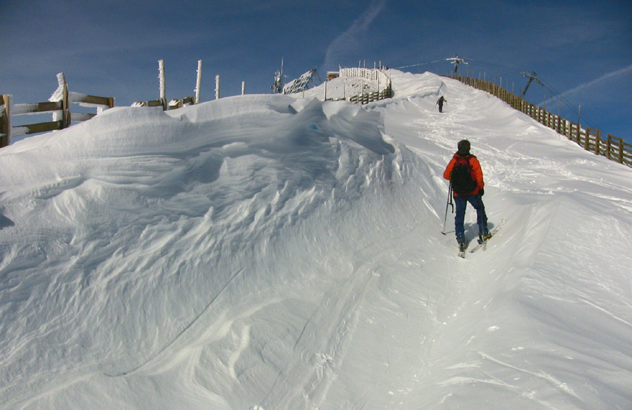#8 Arrivée au sommet - 2603m -
Gros travail du vent Arrivée au sommet - 2603m -
Gros travail du vent